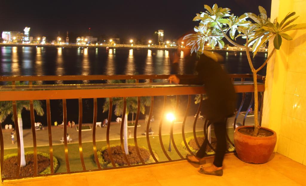 New Season Riverside Hotel Phnompen Kültér fotó