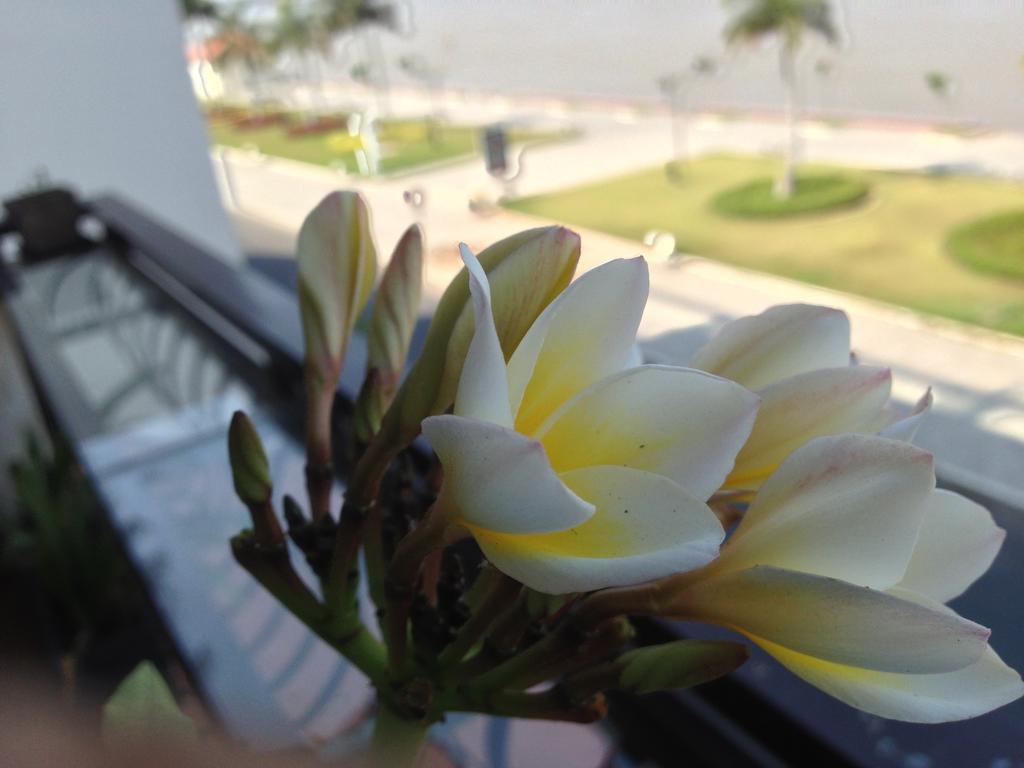 New Season Riverside Hotel Phnompen Kültér fotó