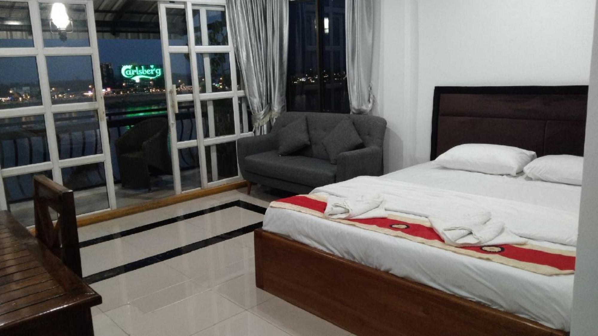 New Season Riverside Hotel Phnompen Kültér fotó