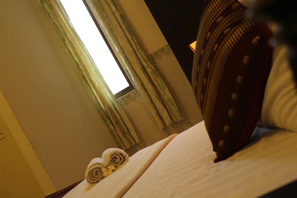 New Season Riverside Hotel Phnompen Kültér fotó