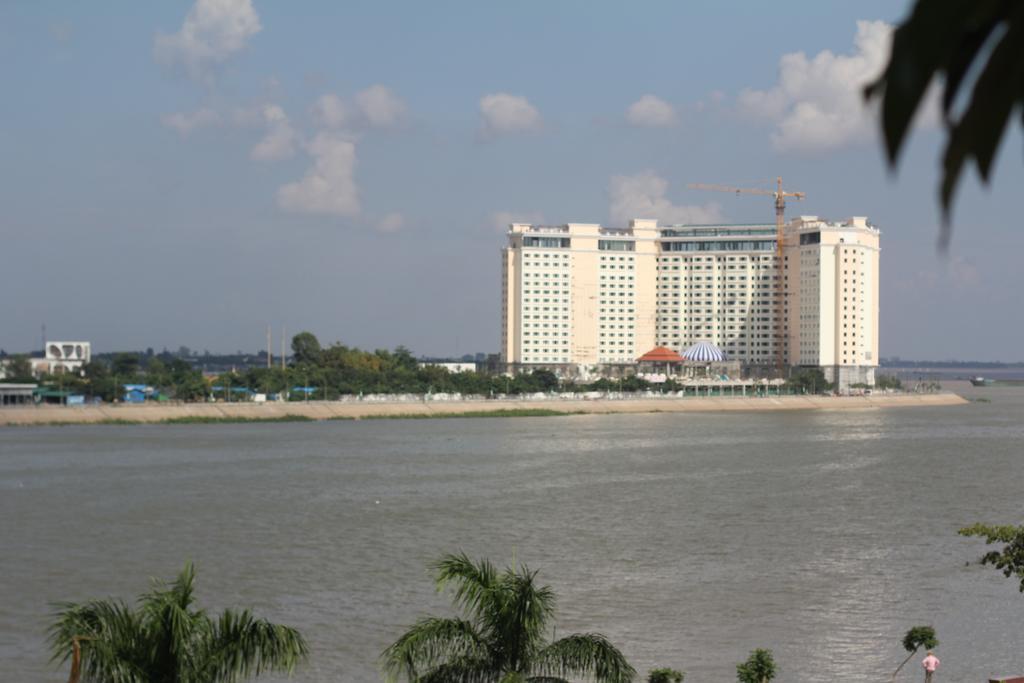 New Season Riverside Hotel Phnompen Szoba fotó