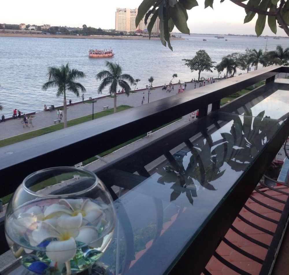 New Season Riverside Hotel Phnompen Kültér fotó